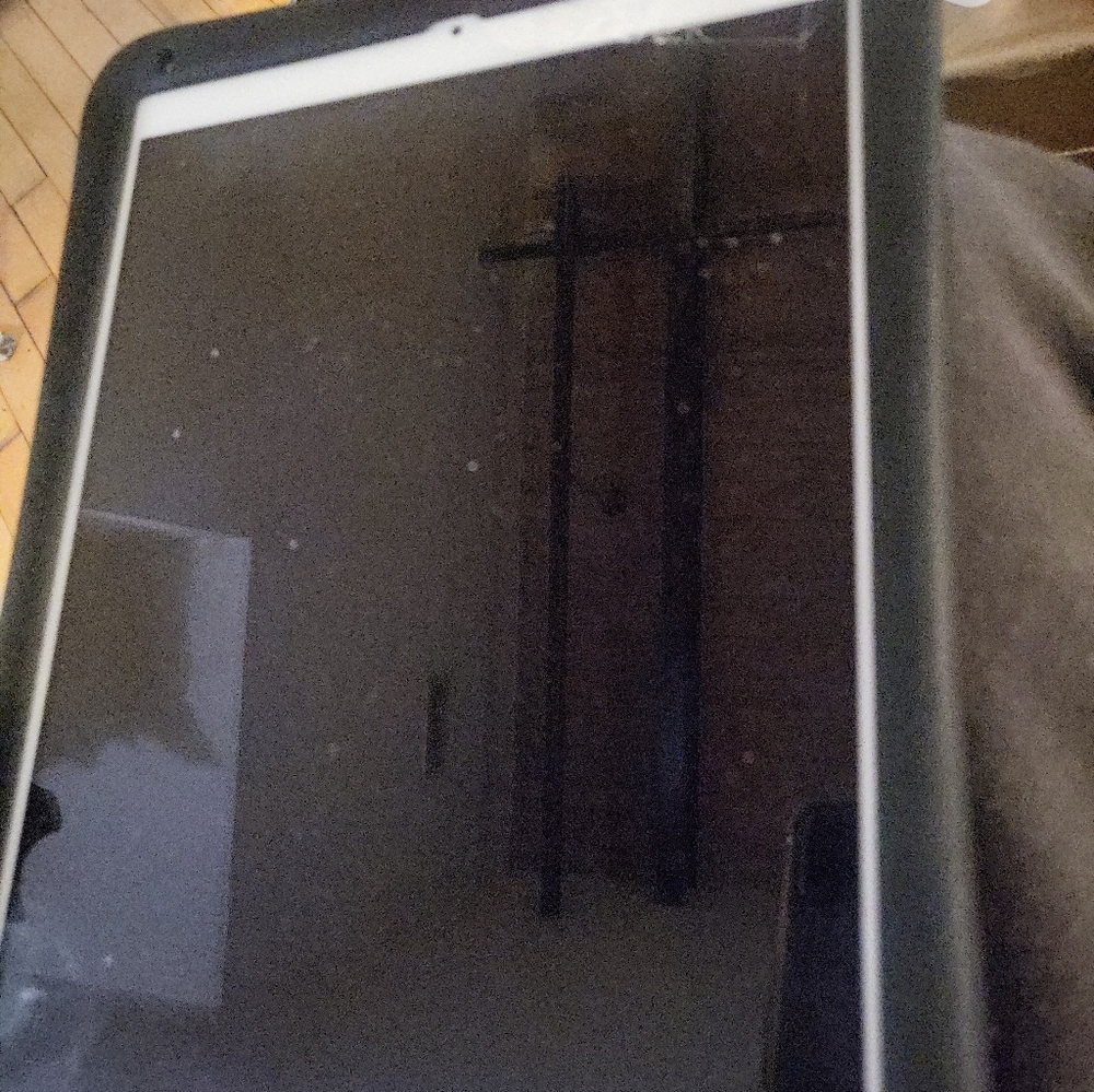 IPAD 5TH GENERATION with Protective Case